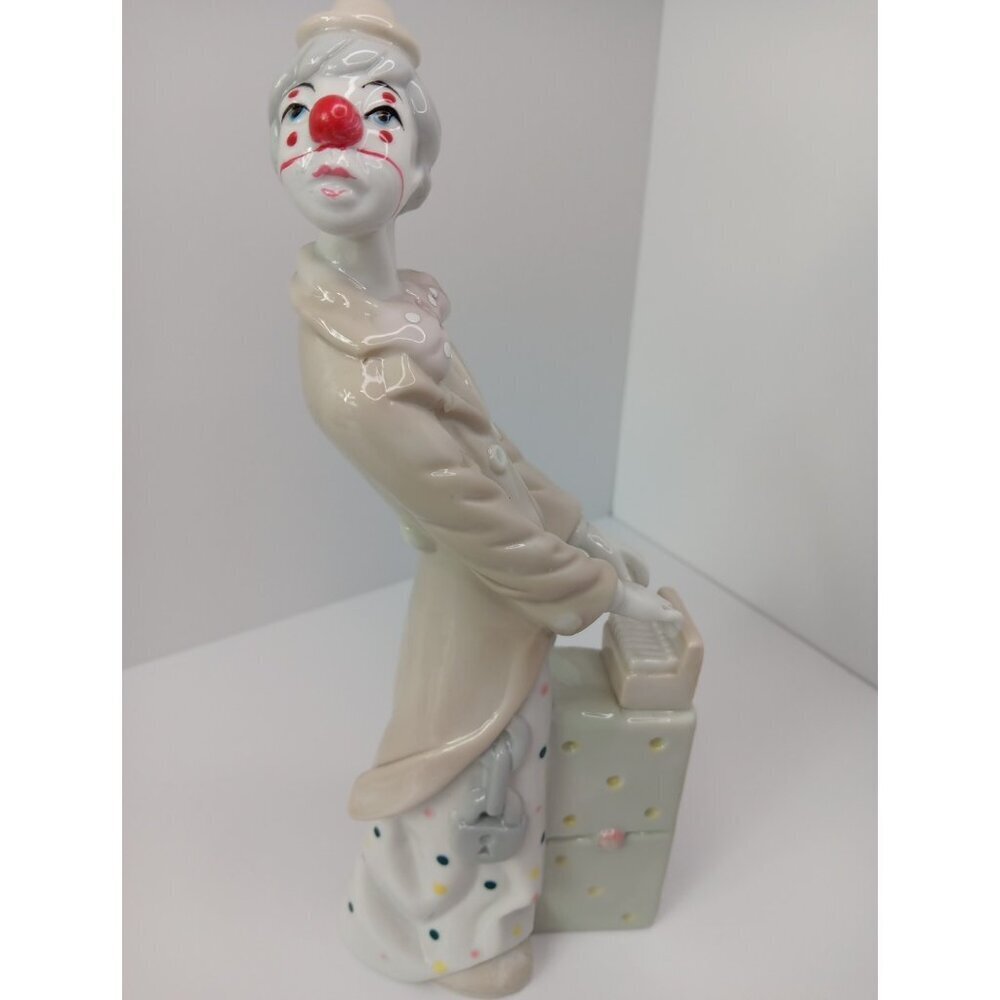 Porcelain Cascades Clown Playing The Piano With Dice 10" Tall 6340C